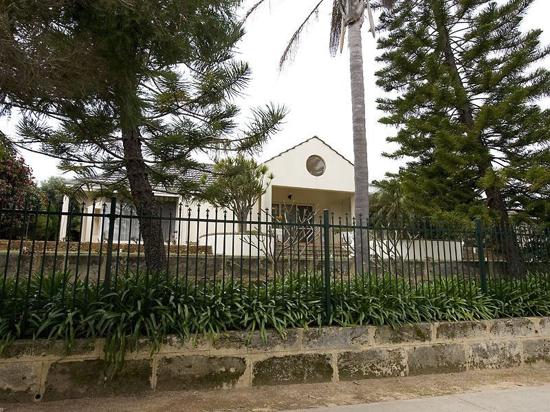 22 Elizabeth Street, Kalamunda WA 6076