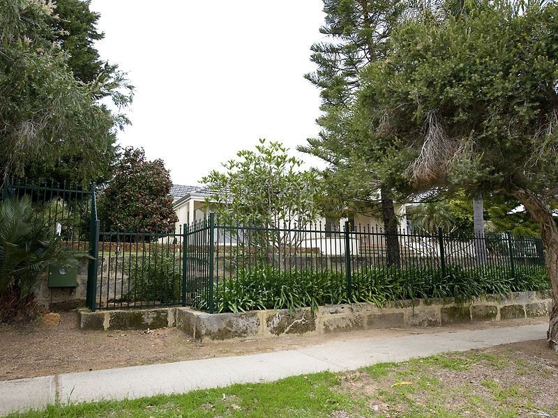 22 Elizabeth Street, Kalamunda WA 6076