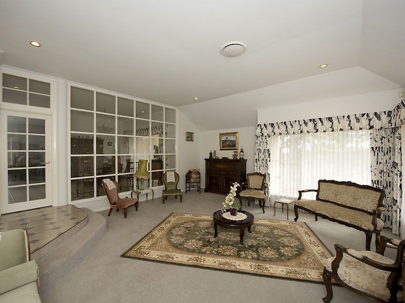 22 Elizabeth Street, Kalamunda WA 6076