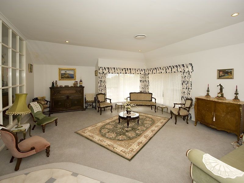 22 Elizabeth Street, Kalamunda WA 6076