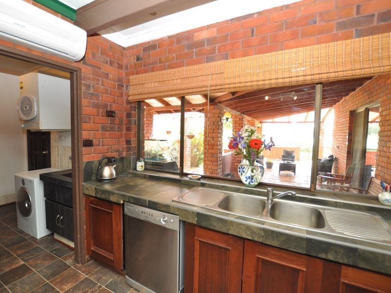 4 Neave Street, Pickering Brook WA 6076