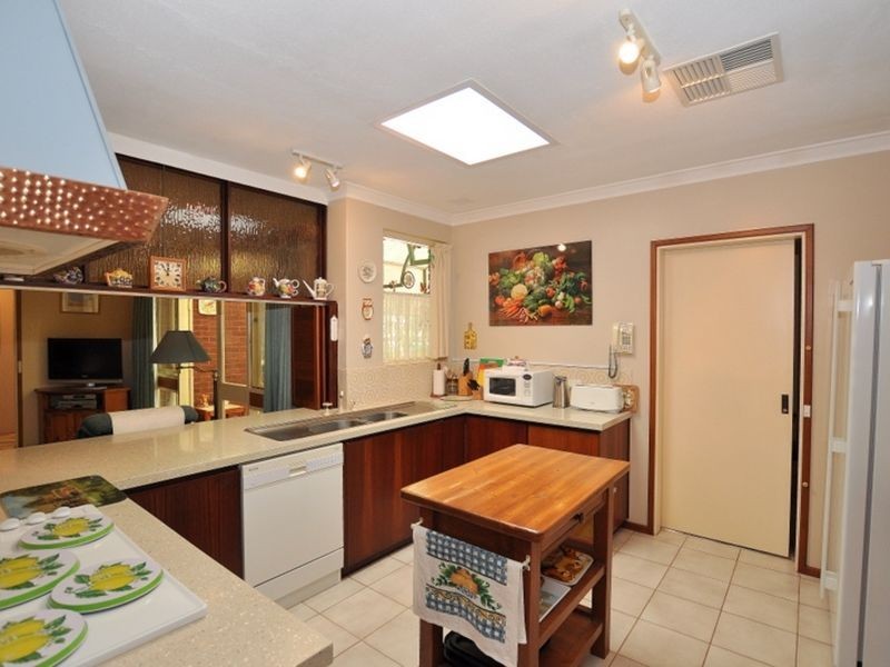 6 Binya Court, Kalamunda WA 6076