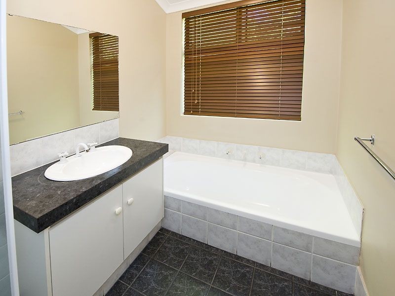 16 Upwood Circle, High Wycombe WA 6057