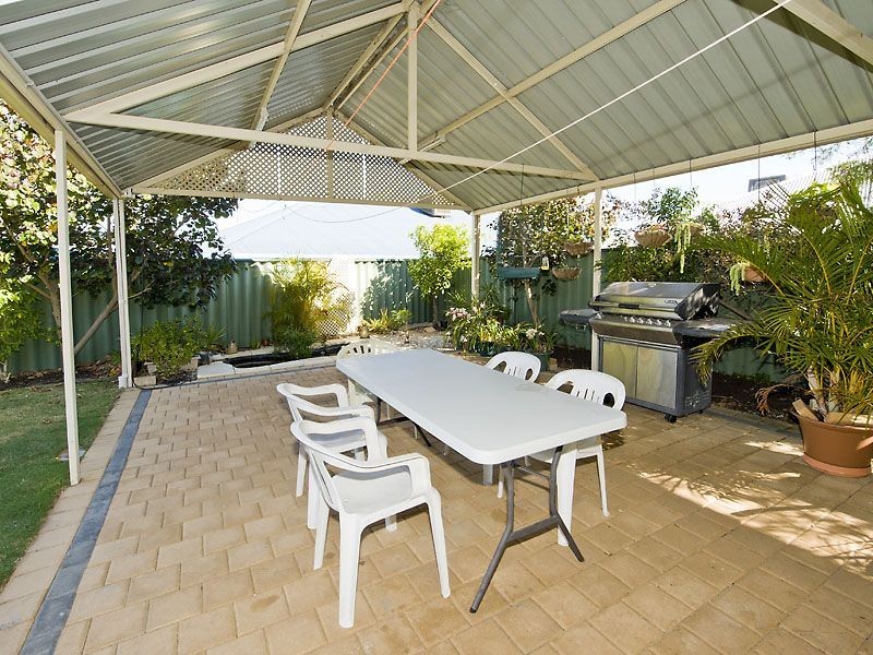 16 Upwood Circle, High Wycombe WA 6057