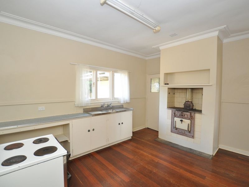 29 Lyndhurst Road, Kalamunda WA 6076