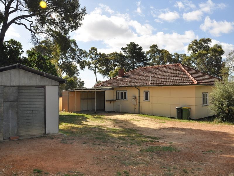 29 Lyndhurst Road, Kalamunda WA 6076