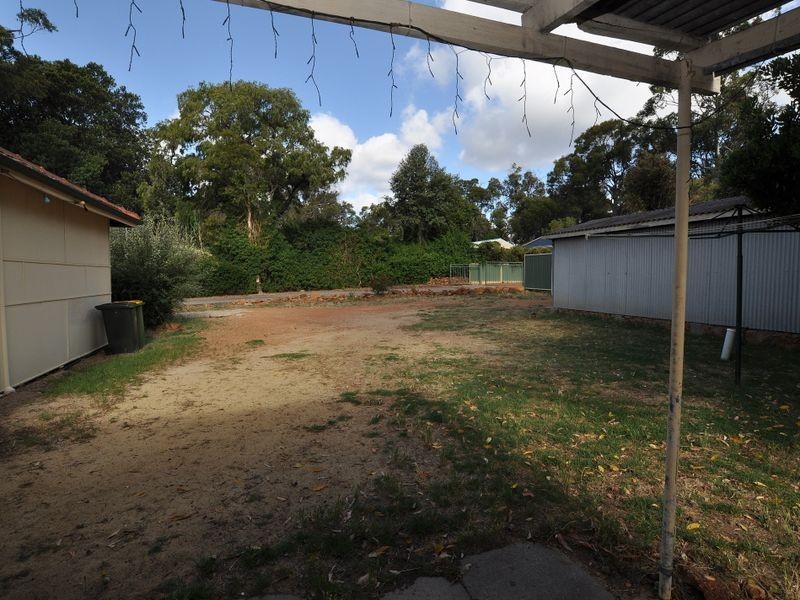 29 Lyndhurst Road, Kalamunda WA 6076