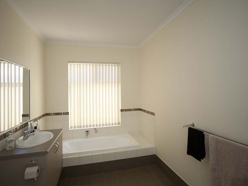 1/19 Boonooloo Road, Kalamunda WA 6076