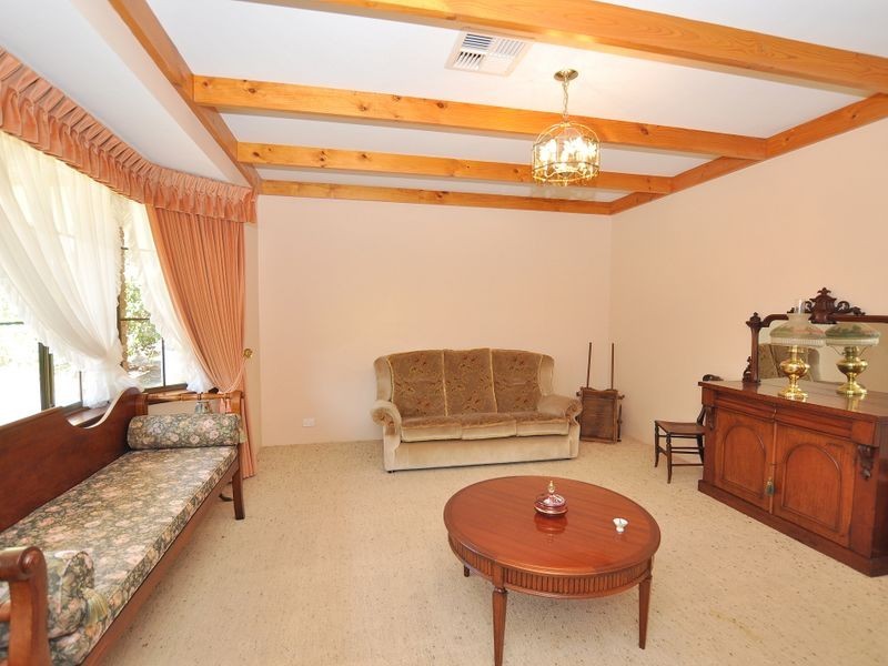 5 Urch Road, Kalamunda WA 6076