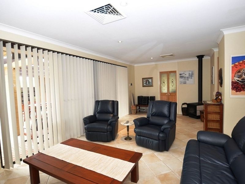 22 Ashurst Drive, Lesmurdie WA 6076