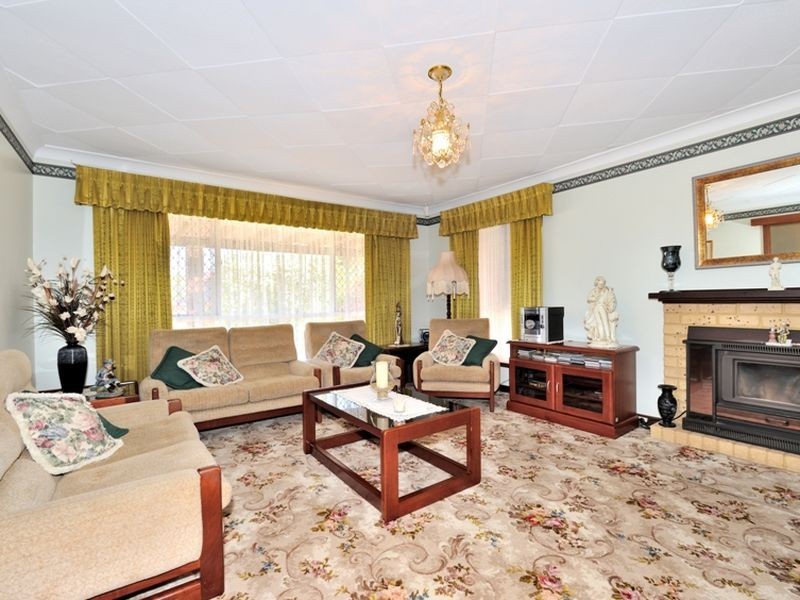 24 Curtis Street, Lesmurdie WA 6076