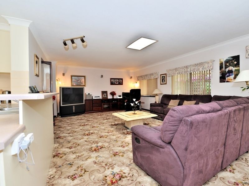 24 Curtis Street, Lesmurdie WA 6076