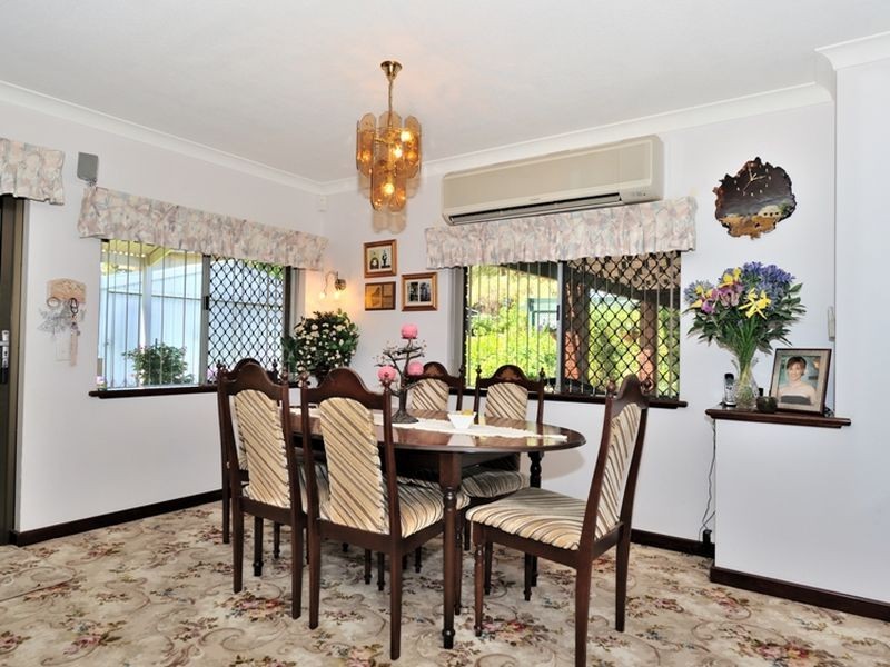 24 Curtis Street, Lesmurdie WA 6076