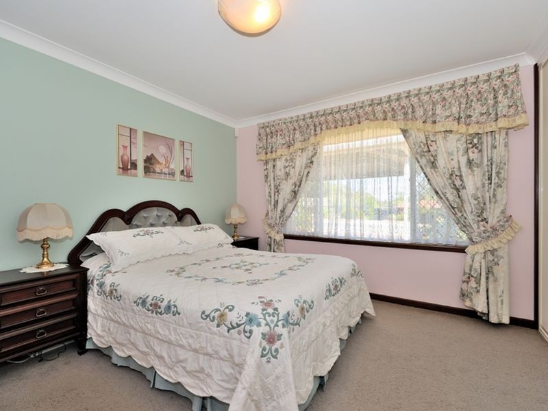 24 Curtis Street, Lesmurdie WA 6076