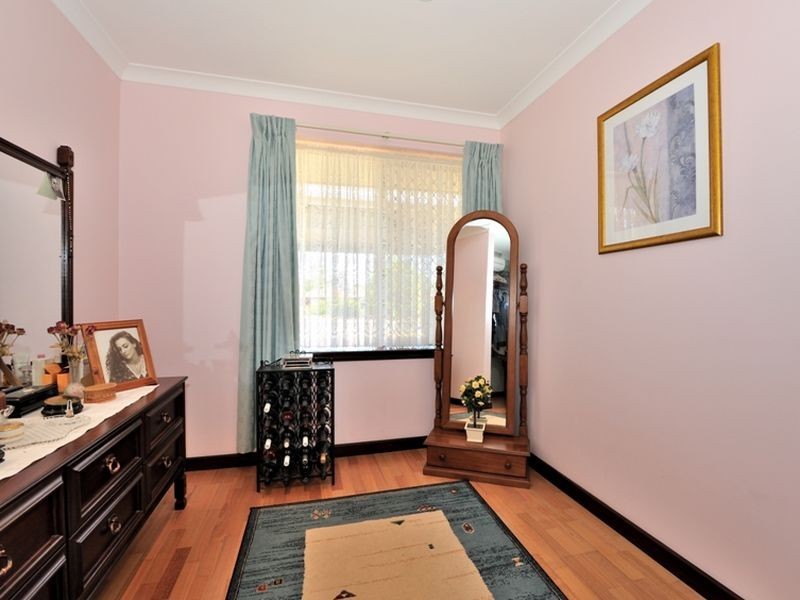 24 Curtis Street, Lesmurdie WA 6076