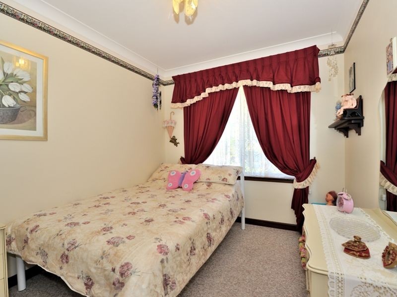 24 Curtis Street, Lesmurdie WA 6076
