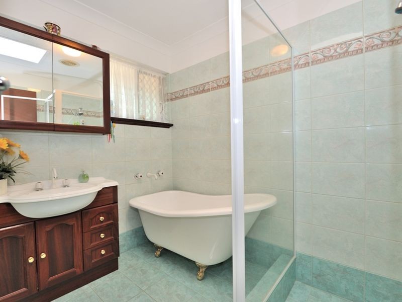 24 Curtis Street, Lesmurdie WA 6076