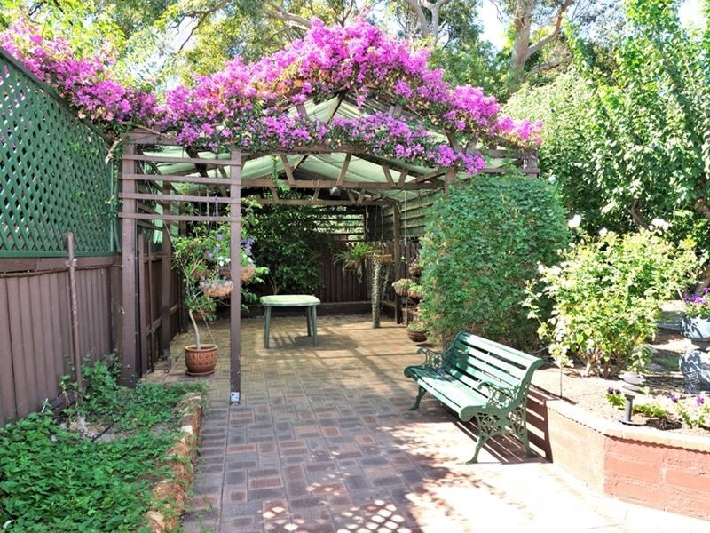 24 Curtis Street, Lesmurdie WA 6076