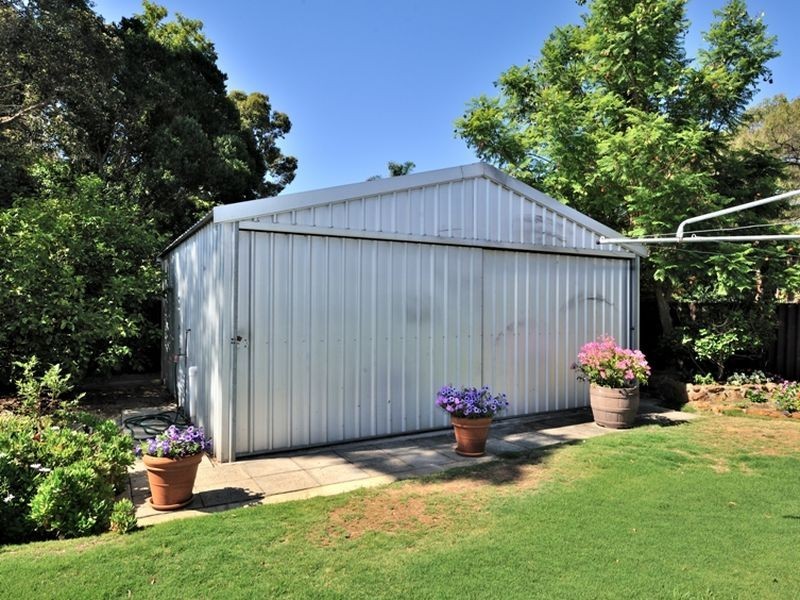 24 Curtis Street, Lesmurdie WA 6076