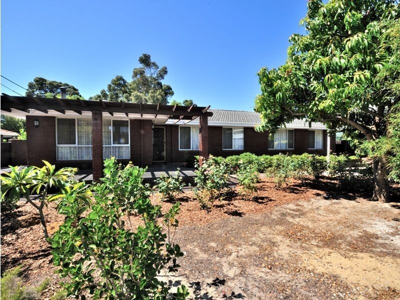 24 Curtis Street, Lesmurdie WA 6076