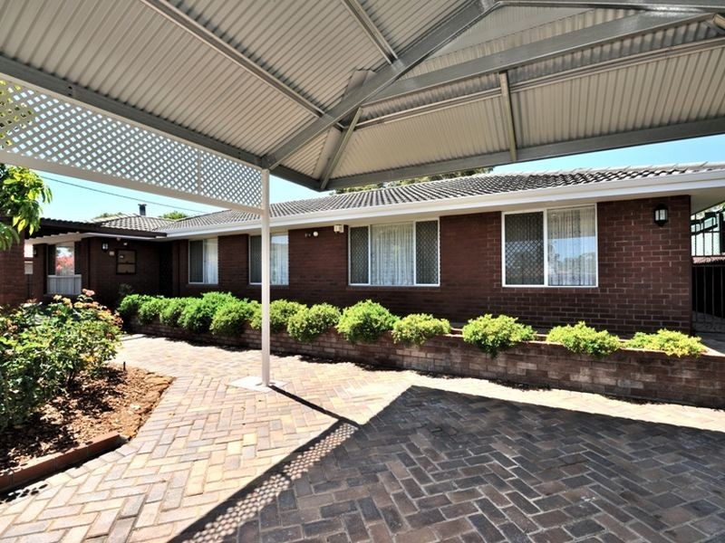 24 Curtis Street, Lesmurdie WA 6076