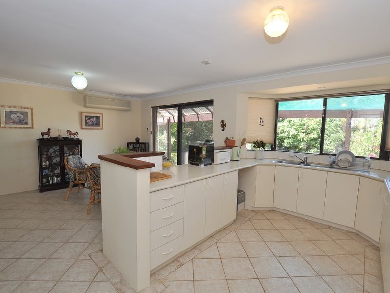 4 Mario Court, Lesmurdie WA 6076