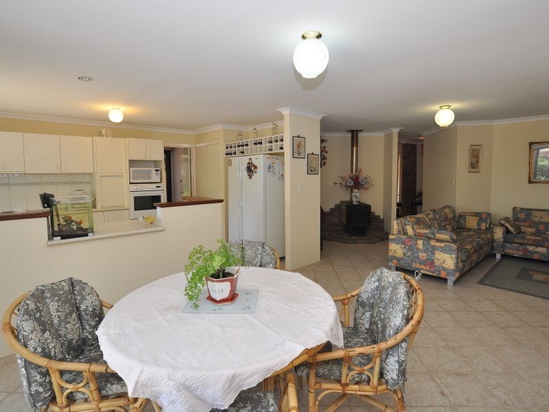 4 Mario Court, Lesmurdie WA 6076