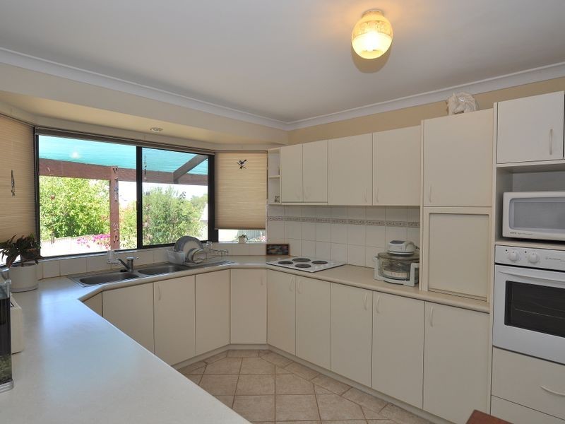 4 Mario Court, Lesmurdie WA 6076