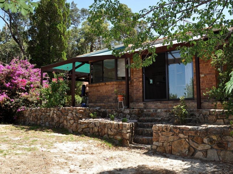 4 Mario Court, Lesmurdie WA 6076