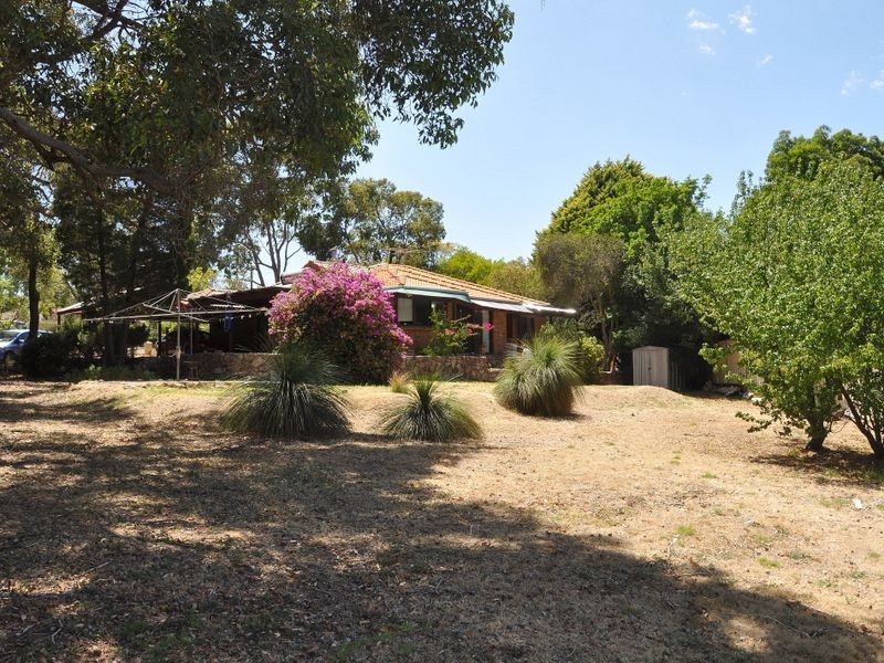 4 Mario Court, Lesmurdie WA 6076