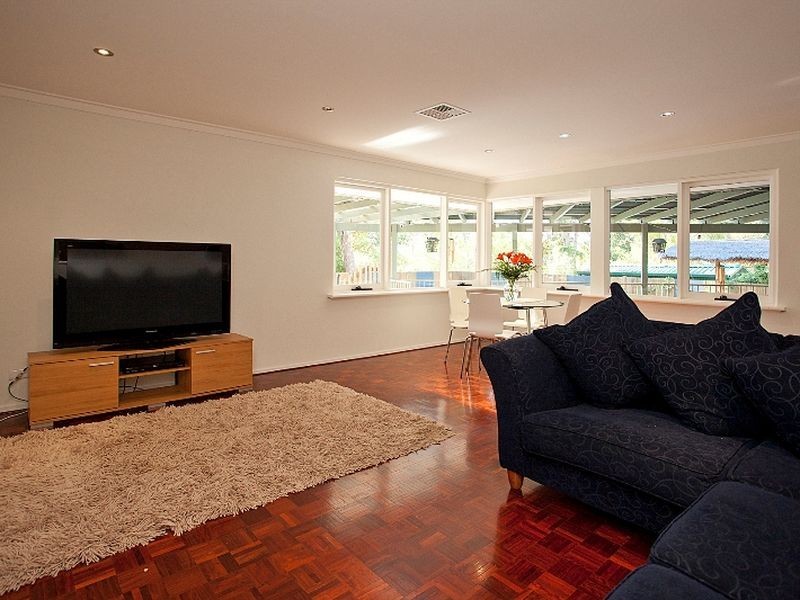 28 Albert Road, Lesmurdie WA 6076