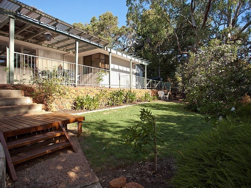 28 Albert Road, Lesmurdie WA 6076