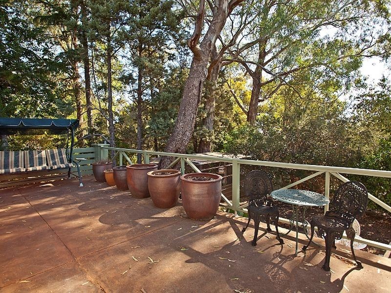 28 Albert Road, Lesmurdie WA 6076