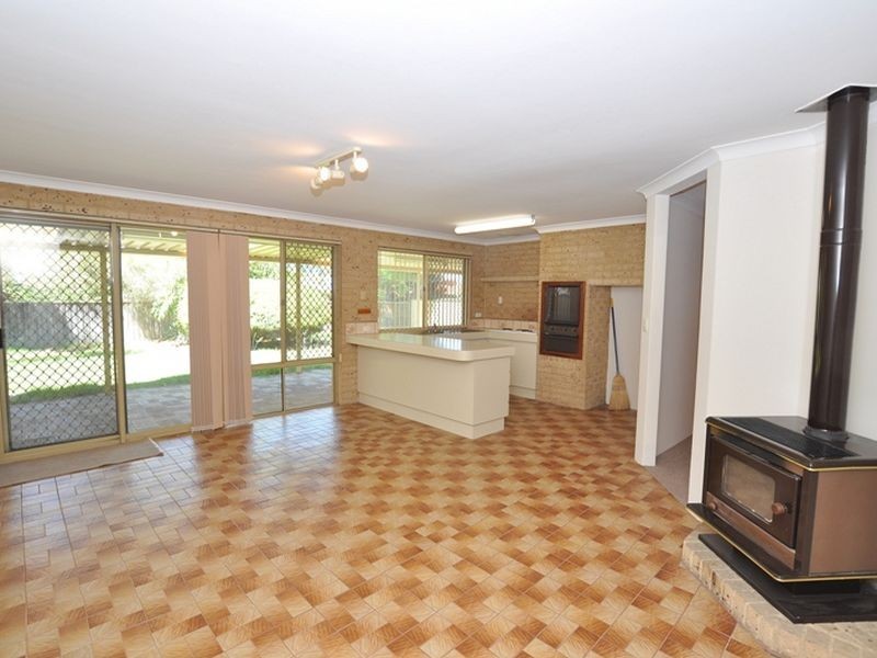 21 Walker Crescent, High Wycombe WA 6057