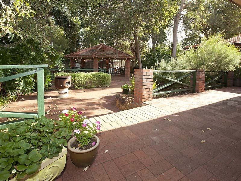 3 Wilson Place, Gooseberry Hill WA 6076