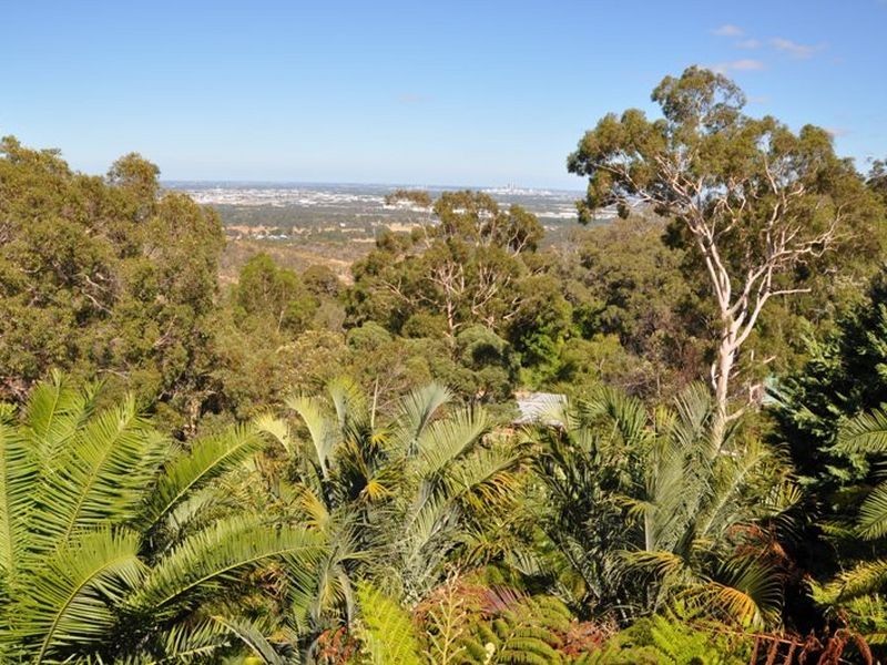 10 Walbeck Road, Kalamunda WA 6076