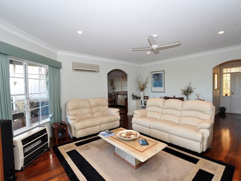 10 Walbeck Road, Kalamunda WA 6076