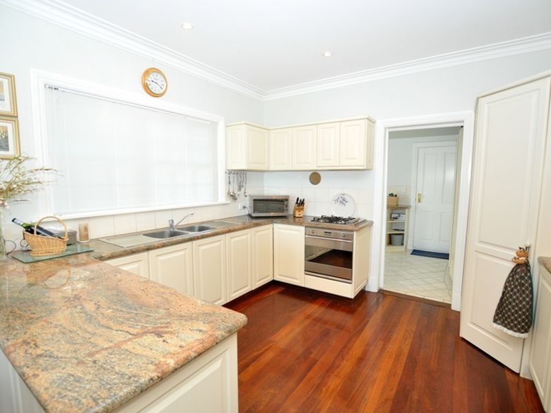 10 Walbeck Road, Kalamunda WA 6076