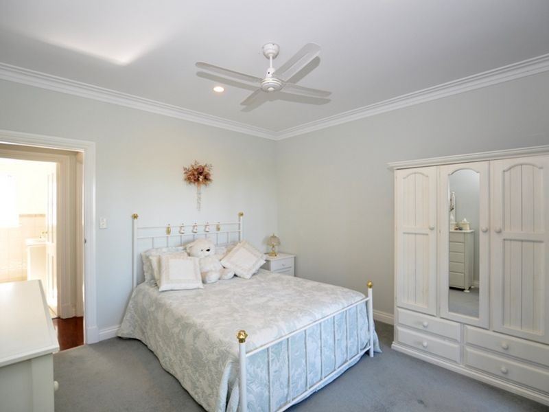 10 Walbeck Road, Kalamunda WA 6076