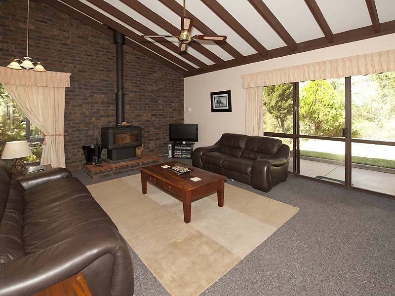 7 Schmitt Road, Kalamunda WA 6076
