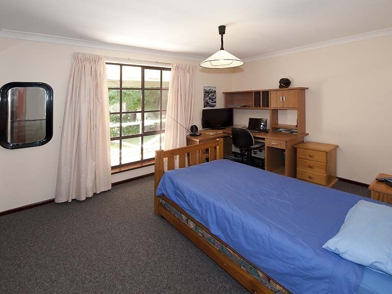 7 Schmitt Road, Kalamunda WA 6076