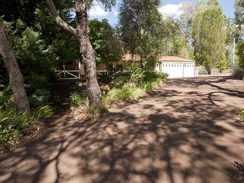 7 Schmitt Road, Kalamunda WA 6076