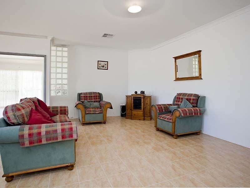 15 Wood Court, Lesmurdie WA 6076