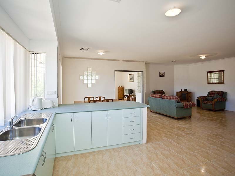 15 Wood Court, Lesmurdie WA 6076