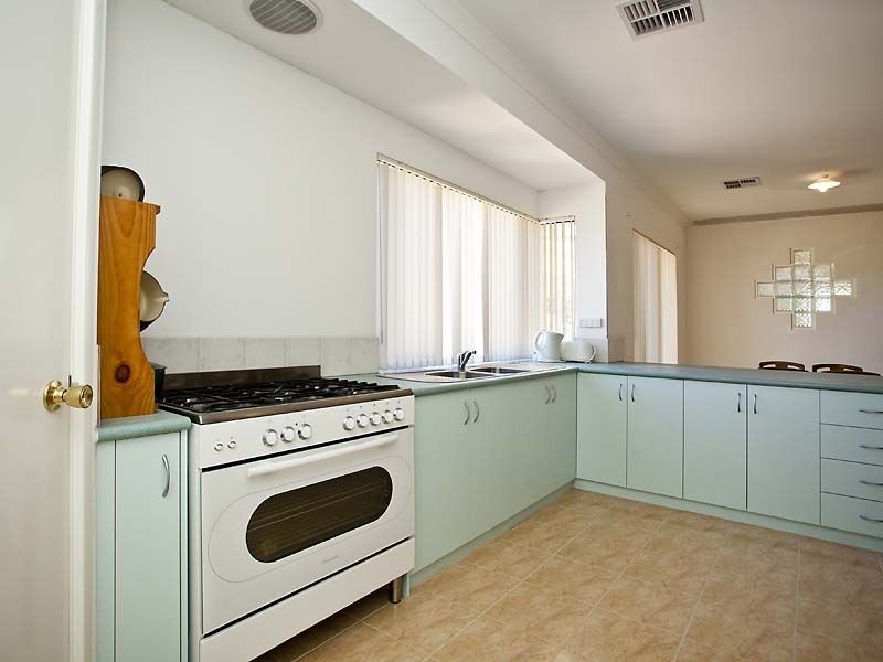 15 Wood Court, Lesmurdie WA 6076