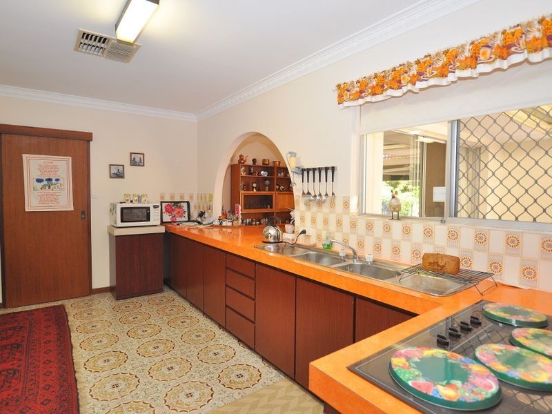 17 Kalamunda Road, Kalamunda WA 6076