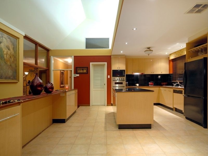 6 Maxine Court, Lesmurdie WA 6076