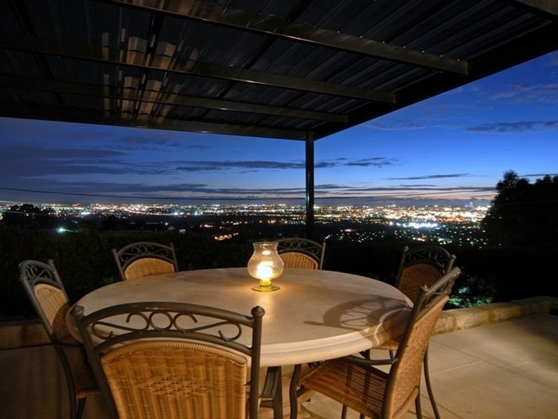 6 Maxine Court, Lesmurdie WA 6076