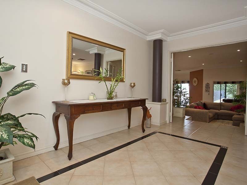 17 Cupello Drive, Swan View WA 6056