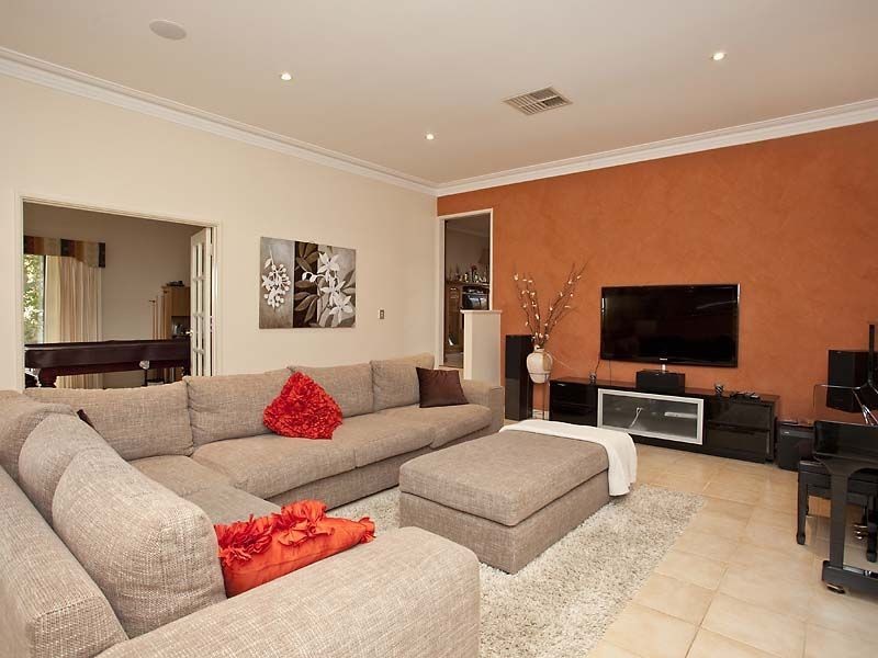 17 Cupello Drive, Swan View WA 6056